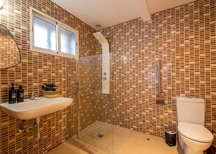 ホテル ドノスティ *